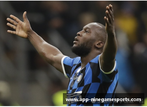 曼联大胜热刺，卢卡库梅开二度领衔，索尔斯克亚赞球队表现火力全开 - 副本